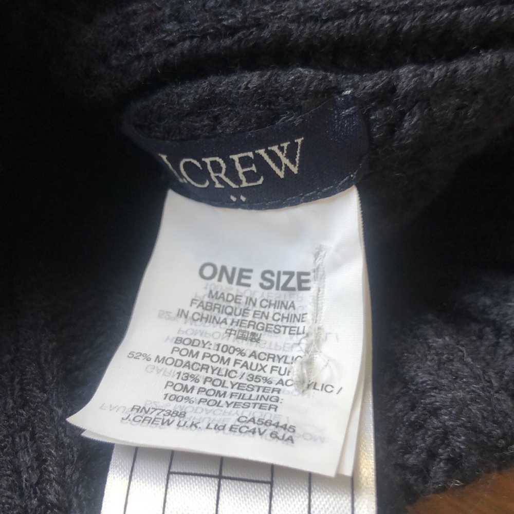 Navy knit hat - Picture 3 of 3